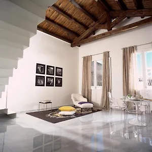 Right House - Characteristic Marina District Appartement